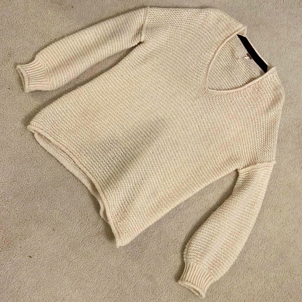 Free people sweater NEW worn once Small (fits large)